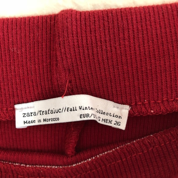 SOLD! Zara body con high-waist Christmas red midi skirt - Picture 3 of 5